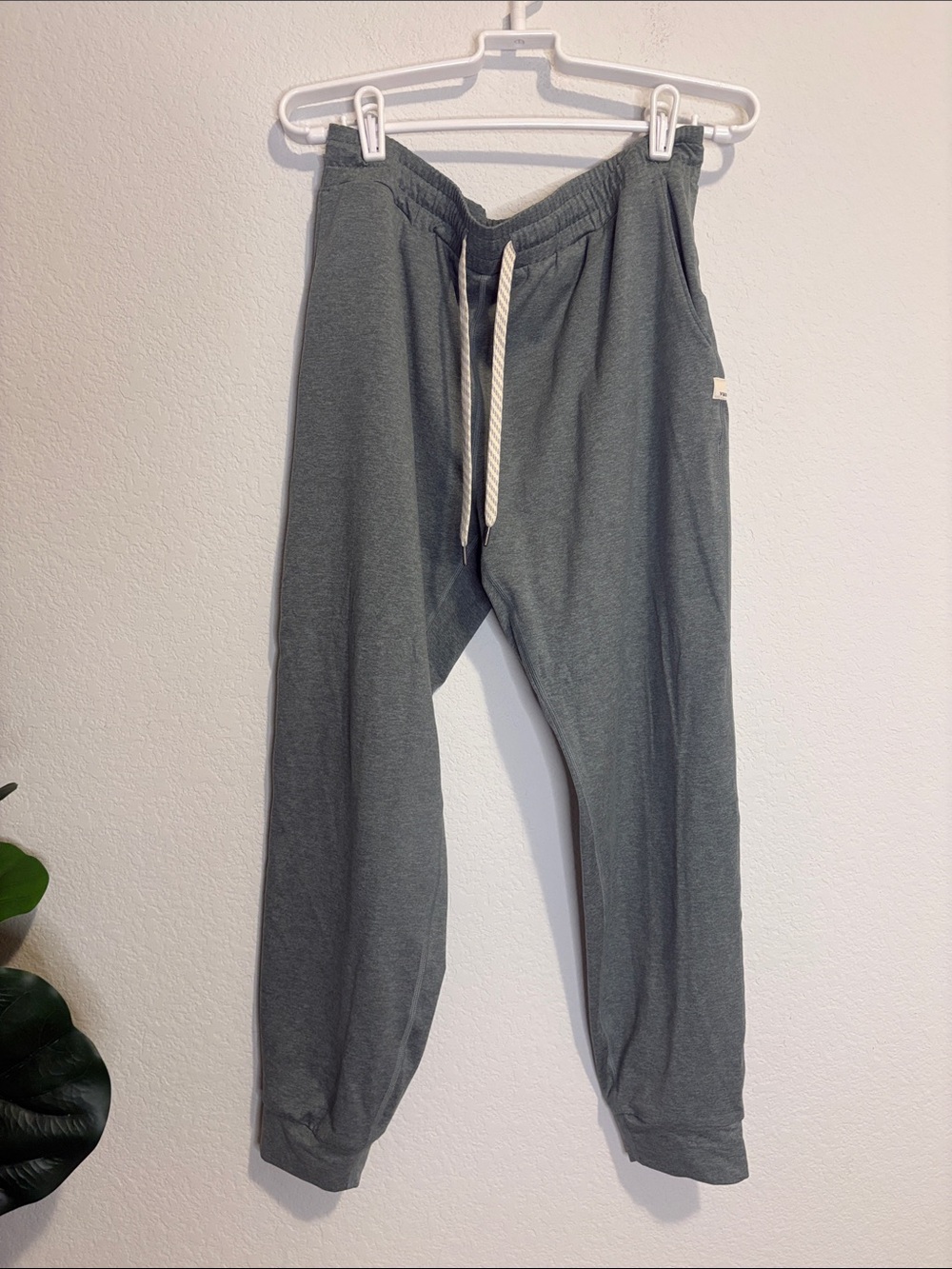 Vuori Heather Sage Green Drawstring Joggers Large